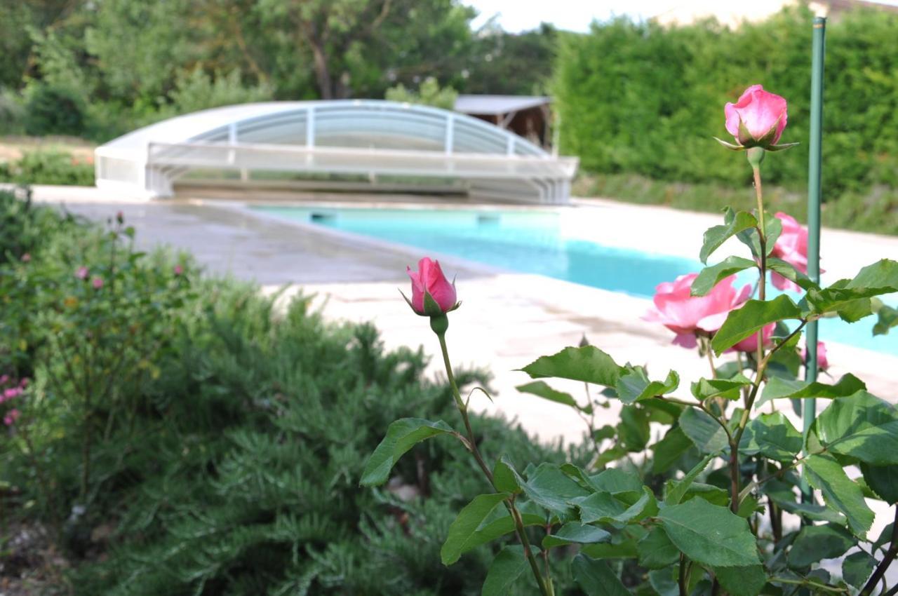 Готель La Ferme De Tonton Jules 2 Entraigues-sur-la-Sorgue Екстер'єр фото