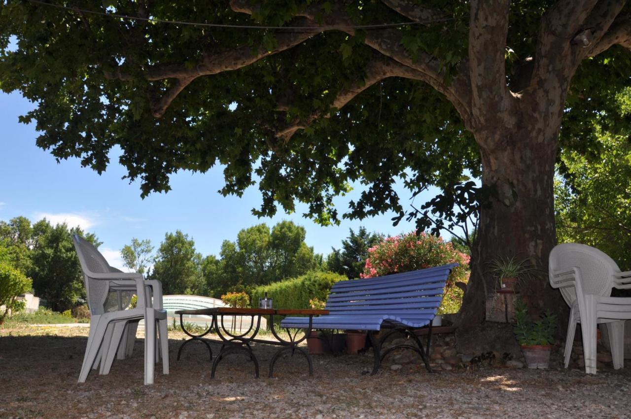 Готель La Ferme De Tonton Jules 2 Entraigues-sur-la-Sorgue Екстер'єр фото