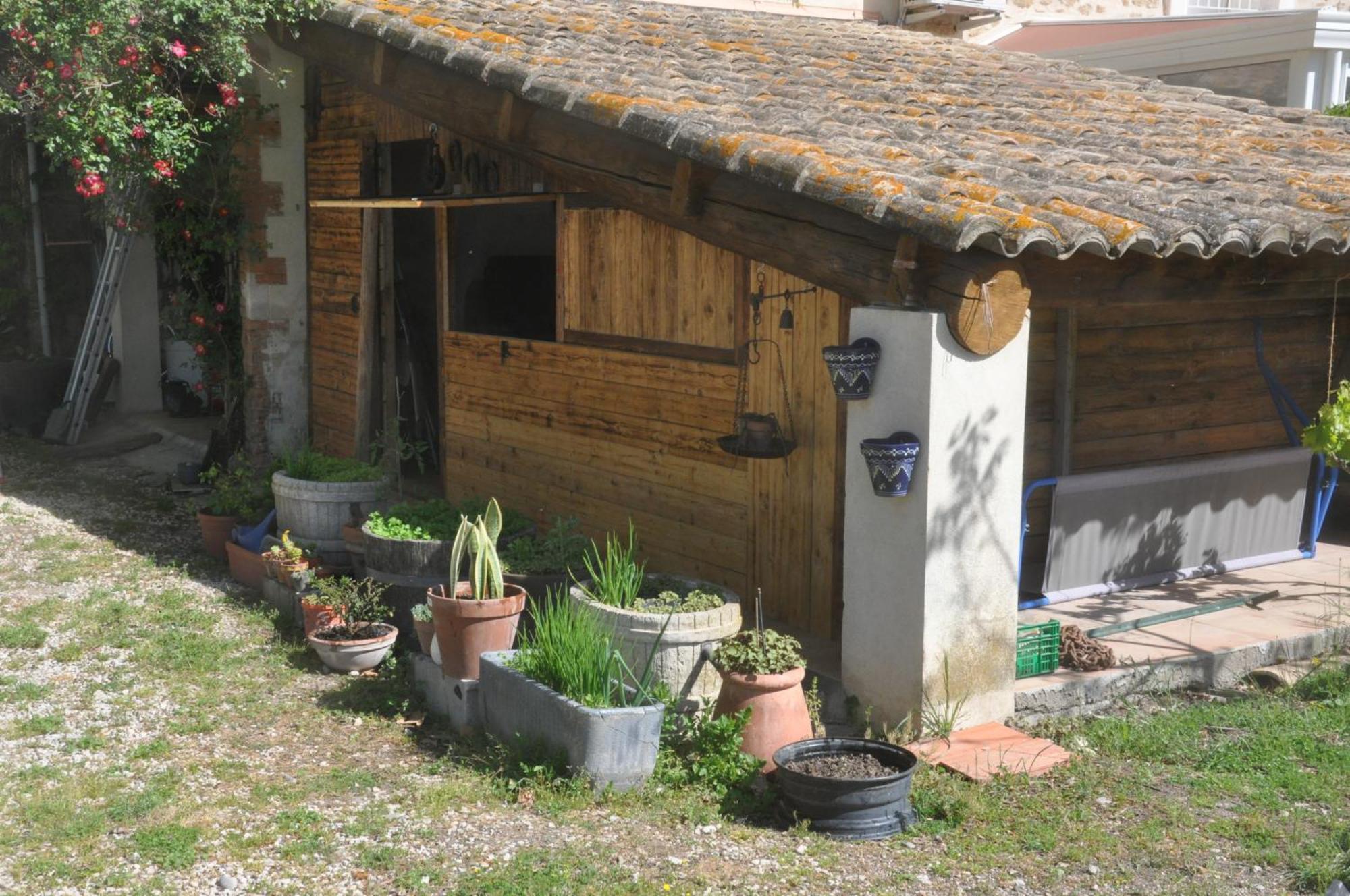 Готель La Ferme De Tonton Jules 2 Entraigues-sur-la-Sorgue Екстер'єр фото