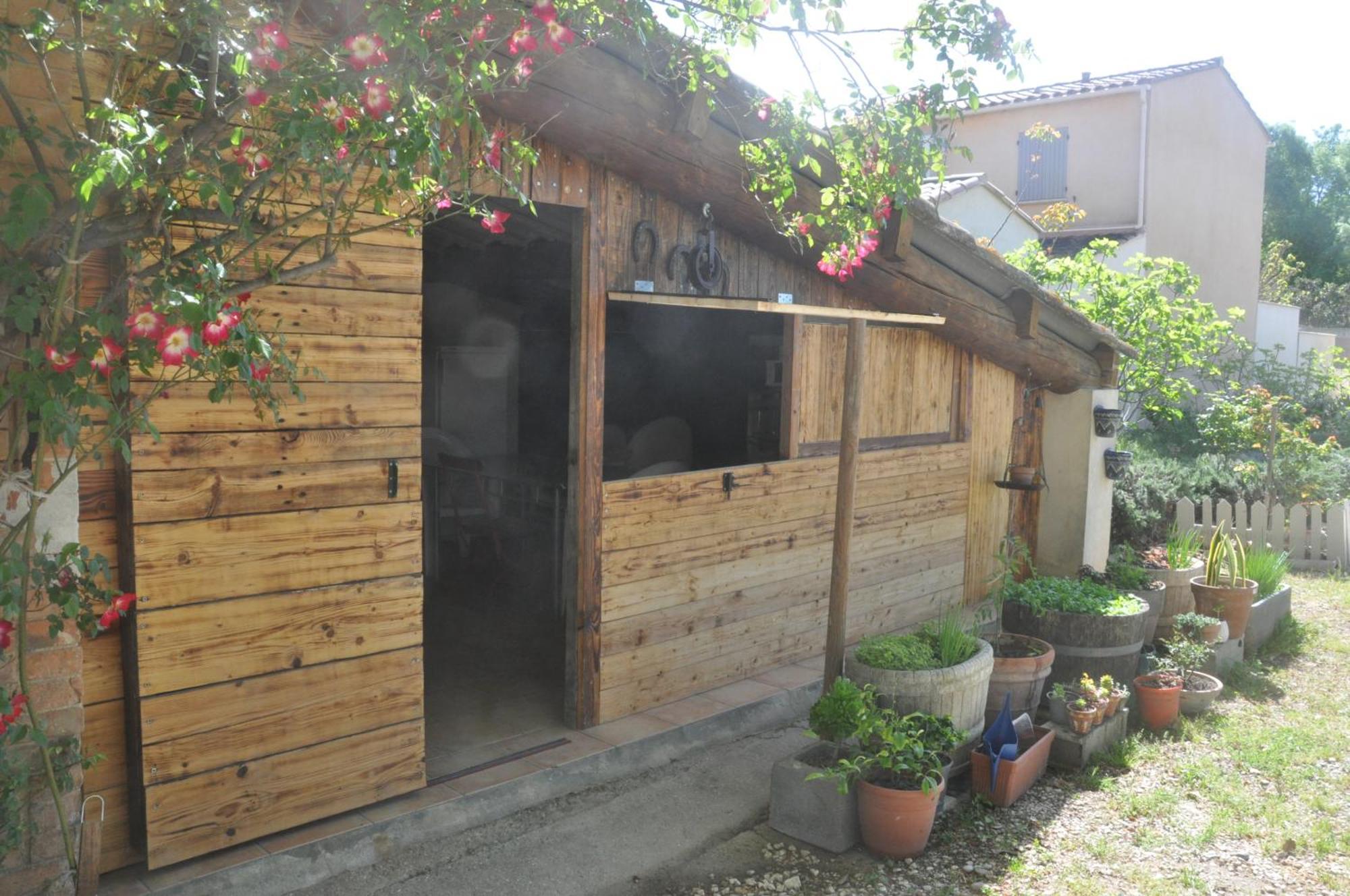 Готель La Ferme De Tonton Jules 2 Entraigues-sur-la-Sorgue Екстер'єр фото