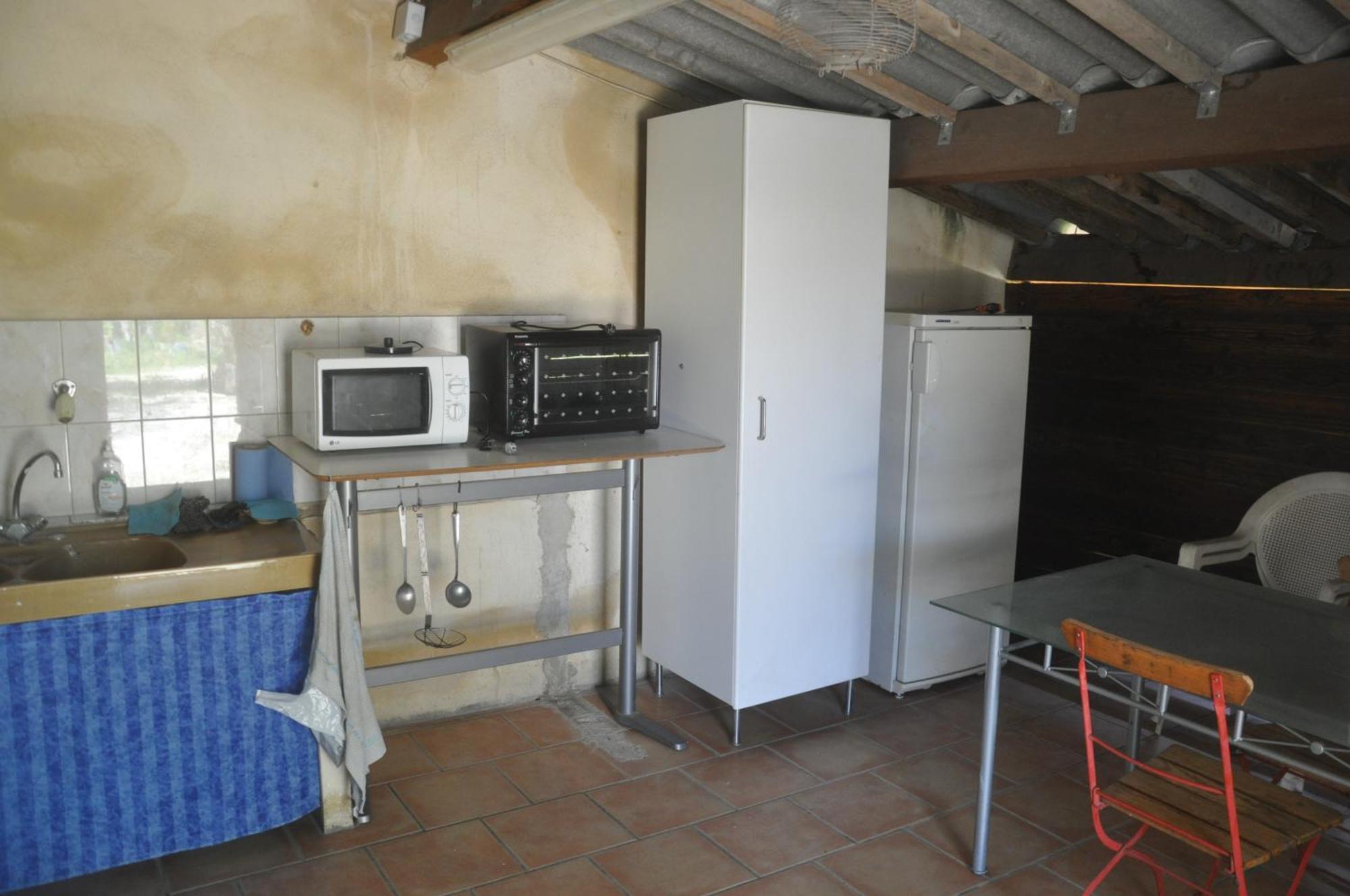 Готель La Ferme De Tonton Jules 2 Entraigues-sur-la-Sorgue Екстер'єр фото