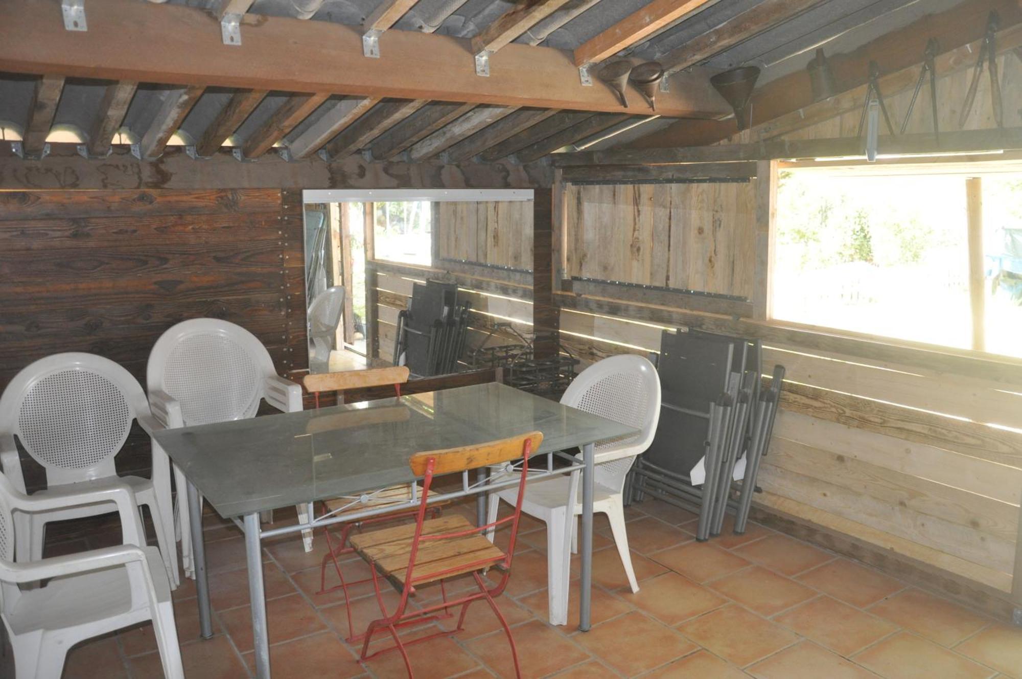 Готель La Ferme De Tonton Jules 2 Entraigues-sur-la-Sorgue Екстер'єр фото